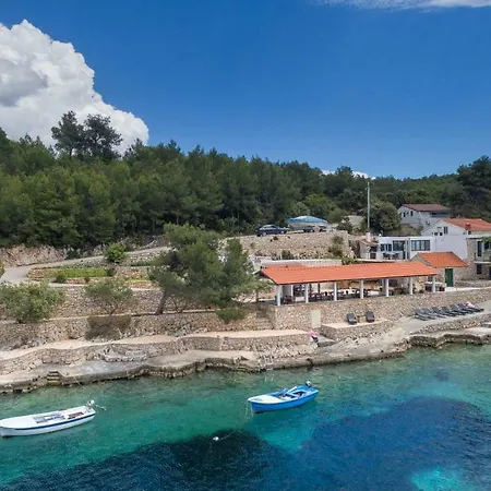 Golden Bay Hvar 公寓式酒店 4*