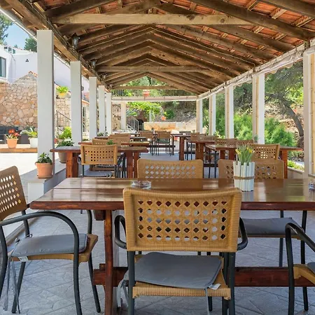 Golden Bay Hvar 公寓式酒店