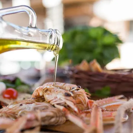 Golden Bay Hvar 公寓式酒店