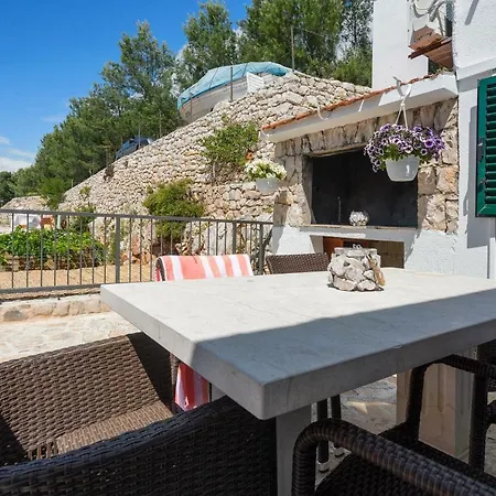 Golden Bay Hvar 公寓式酒店 4*